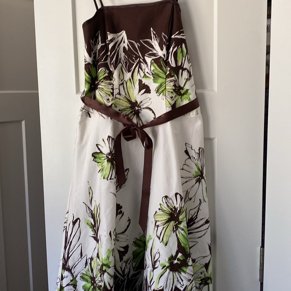 Dressbarn’s Women’s A-Line Floral Dress. Size 4
